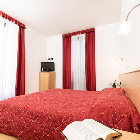 Hotel Posta Comano Terme Kültér fotó
