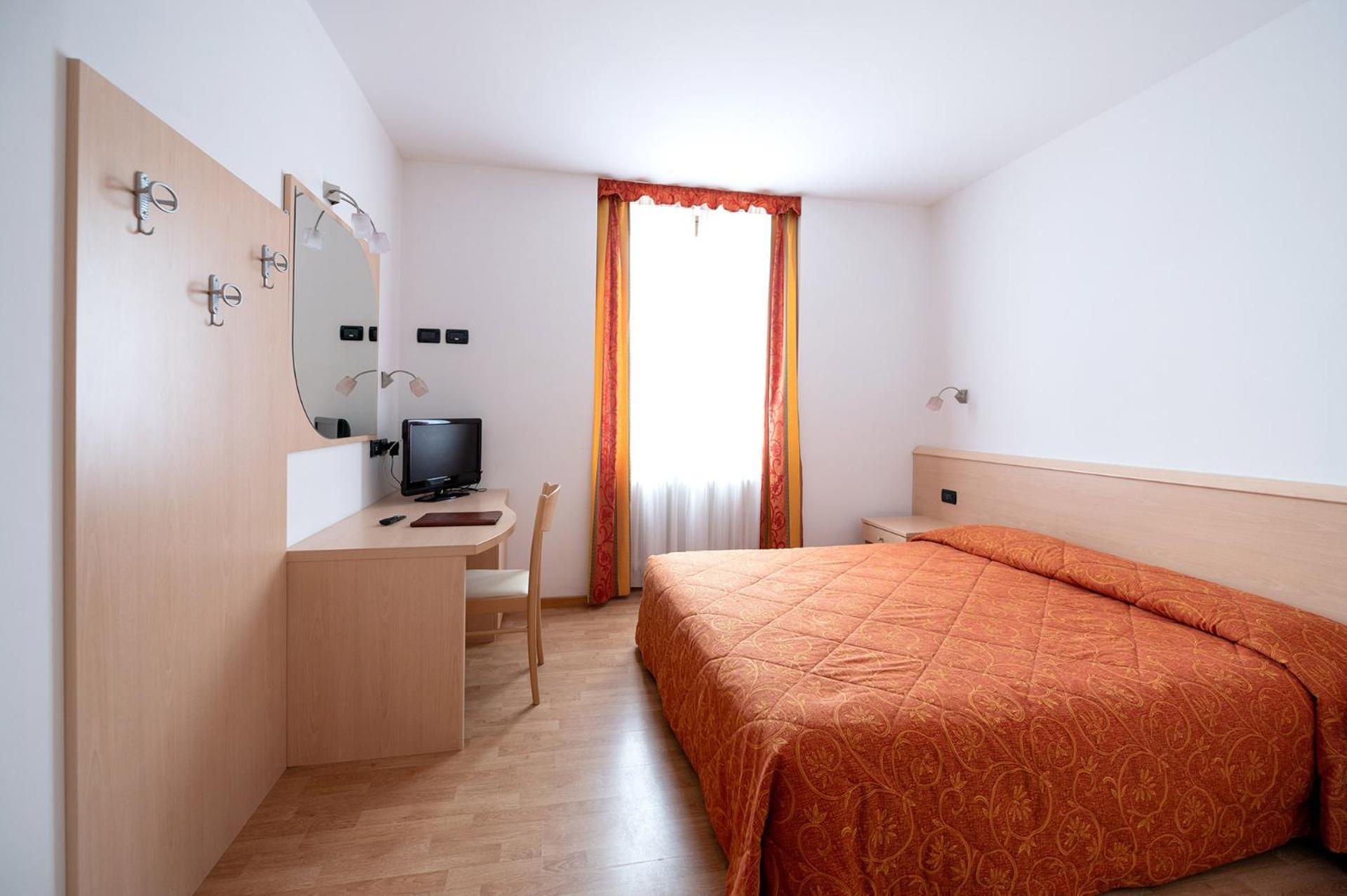 Hotel Posta Comano Terme Kültér fotó