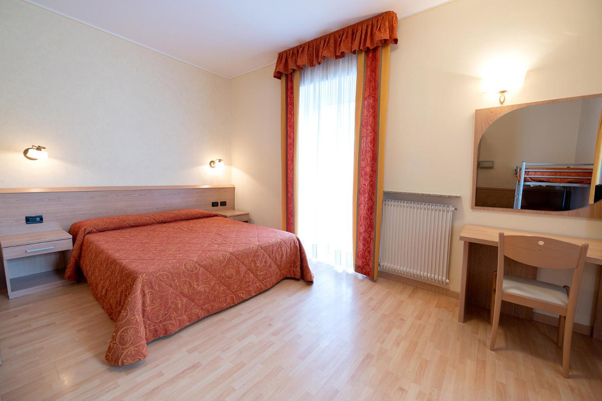 Hotel Posta Comano Terme Kültér fotó