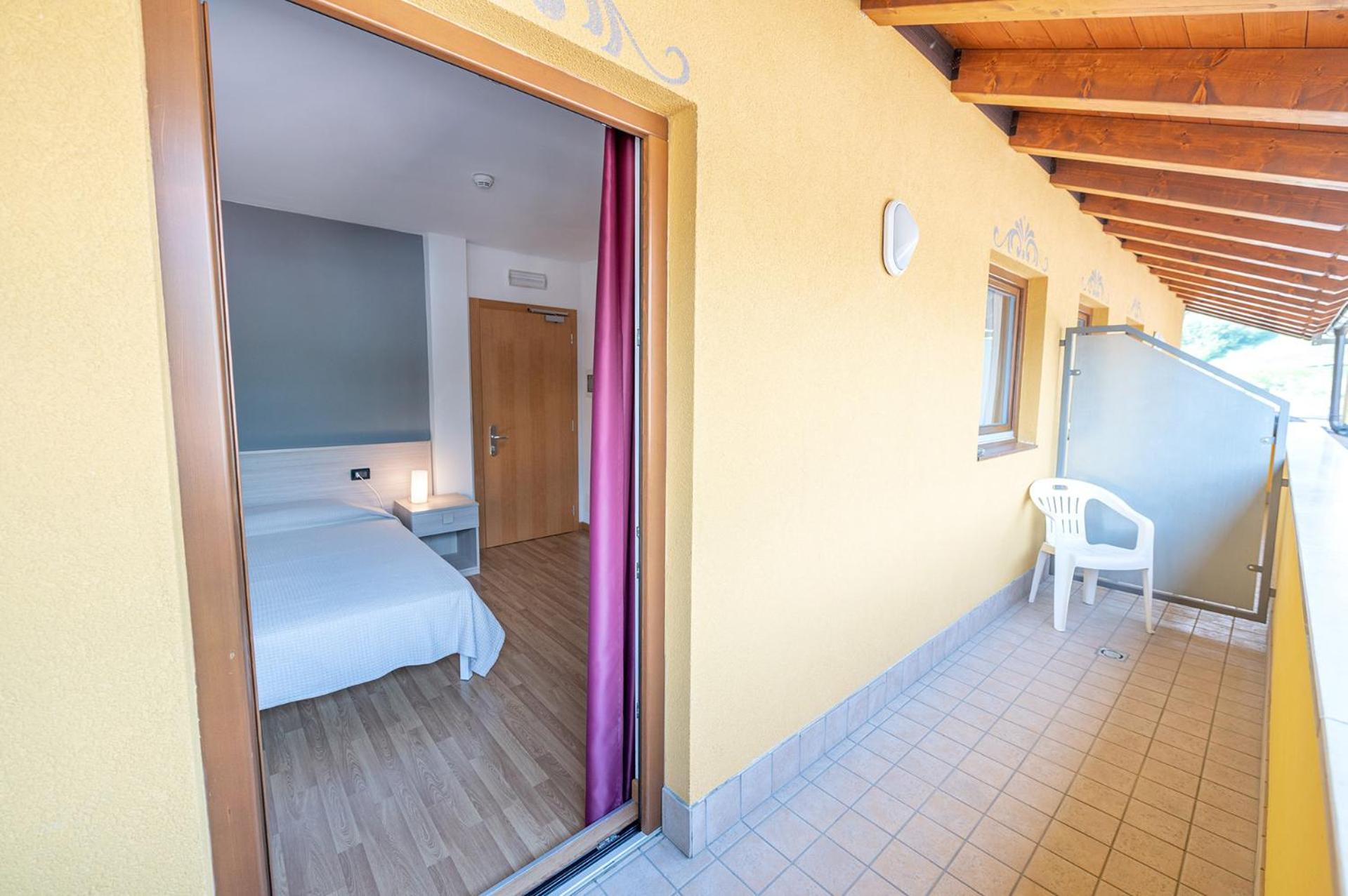 Hotel Posta Comano Terme Kültér fotó