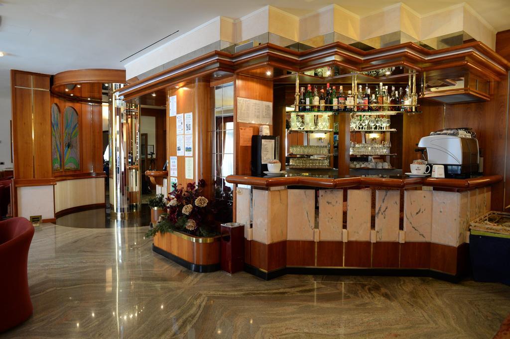 Hotel Posta Comano Terme Kültér fotó
