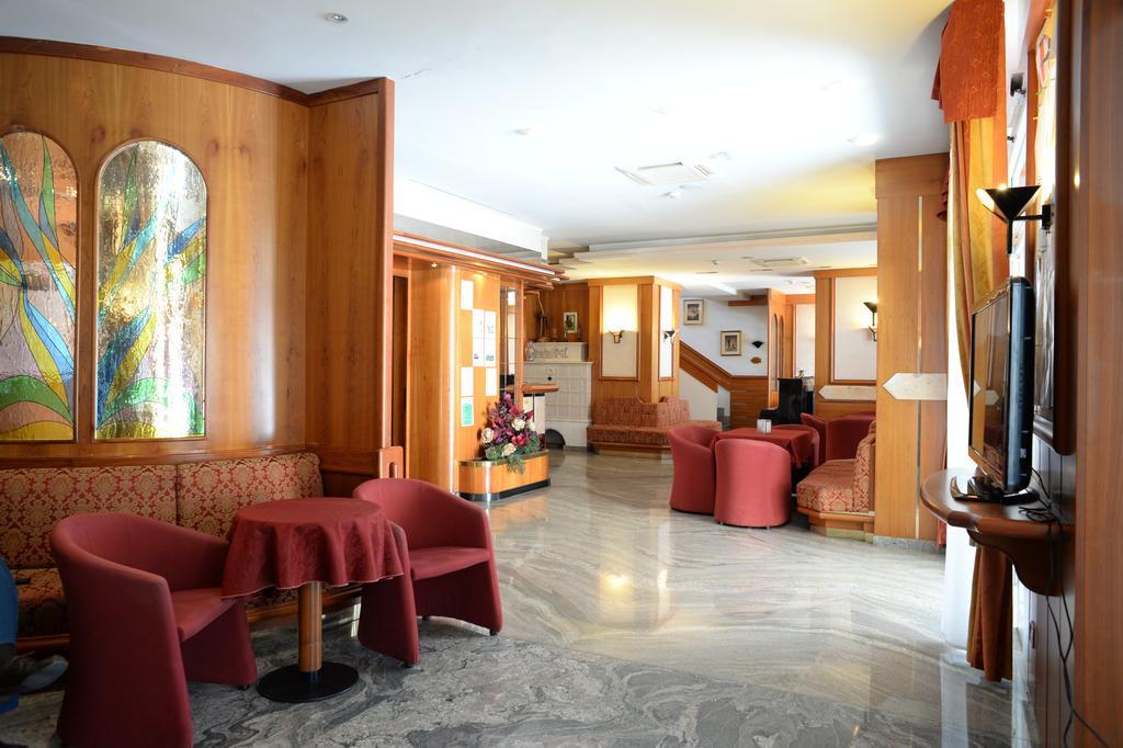 Hotel Posta Comano Terme Kültér fotó