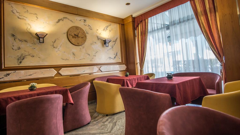 Hotel Posta Comano Terme Kültér fotó
