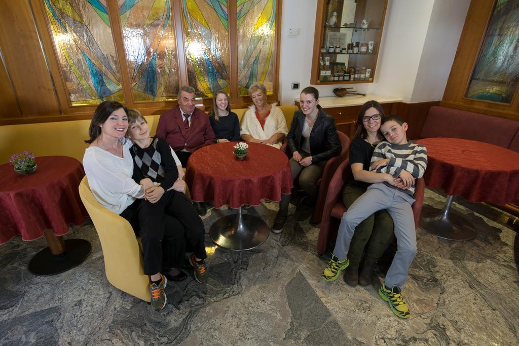 Hotel Posta Comano Terme Kültér fotó